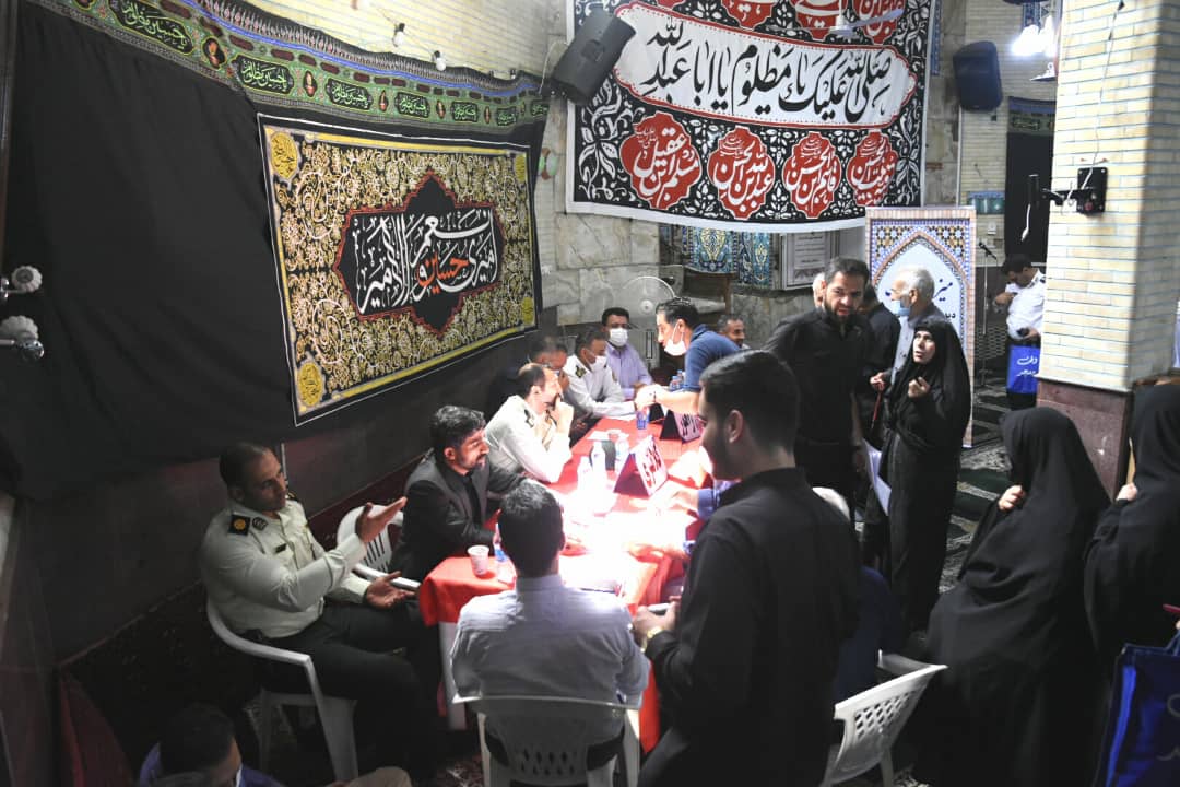 برپایی میز خدمت در مسجد موسی‌بن‌جعفر(ع) با حضور شهردار منطقه ۱۴ تهران