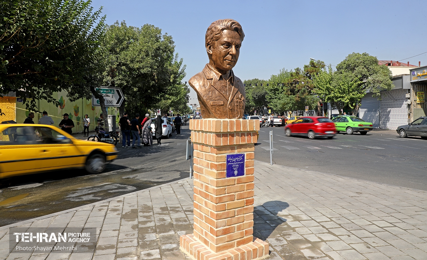 رونمایی از سردیس دکتر ضیاءالدین یزدیان در تهران / تصاویر