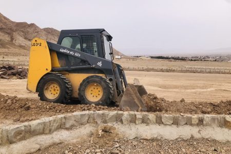 عملیات اجرای پیاده رو سازی و سنگ فرش انتهای بلوار ابوذر توسط شهرداری قاین