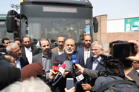 تعداد ۴۰ دستگاه اتوبوس برقی کرج با حضور وزیر کشور رونمایی شد