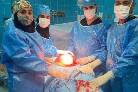 توده شش و نیم کیلویی از شکم بیمار خارج شد