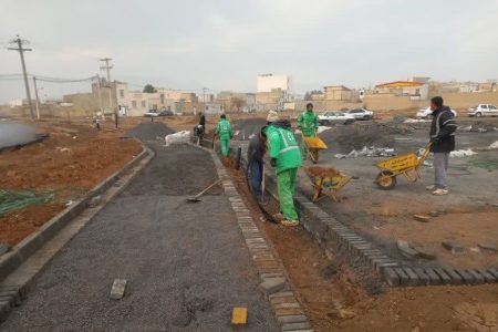 استمرار عملیات احداث پارک جاده قدیم اصفهان در شهر گلپایگان