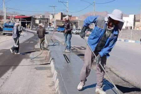 رفیوژ میانی خیابان شهدای منا شهرضا موزائیک فرش شد